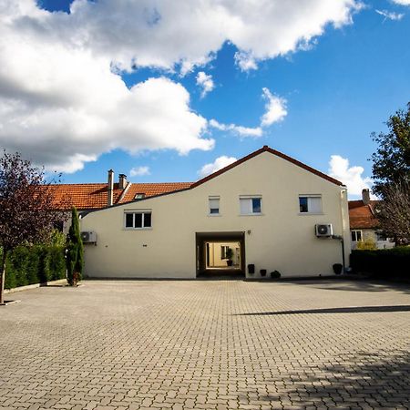 Appartement 1-4 Pers - Aeroport Cdg, Parc Expo, Villepinte - A L'Ombre Du Pin "9" Le Pin  Экстерьер фото